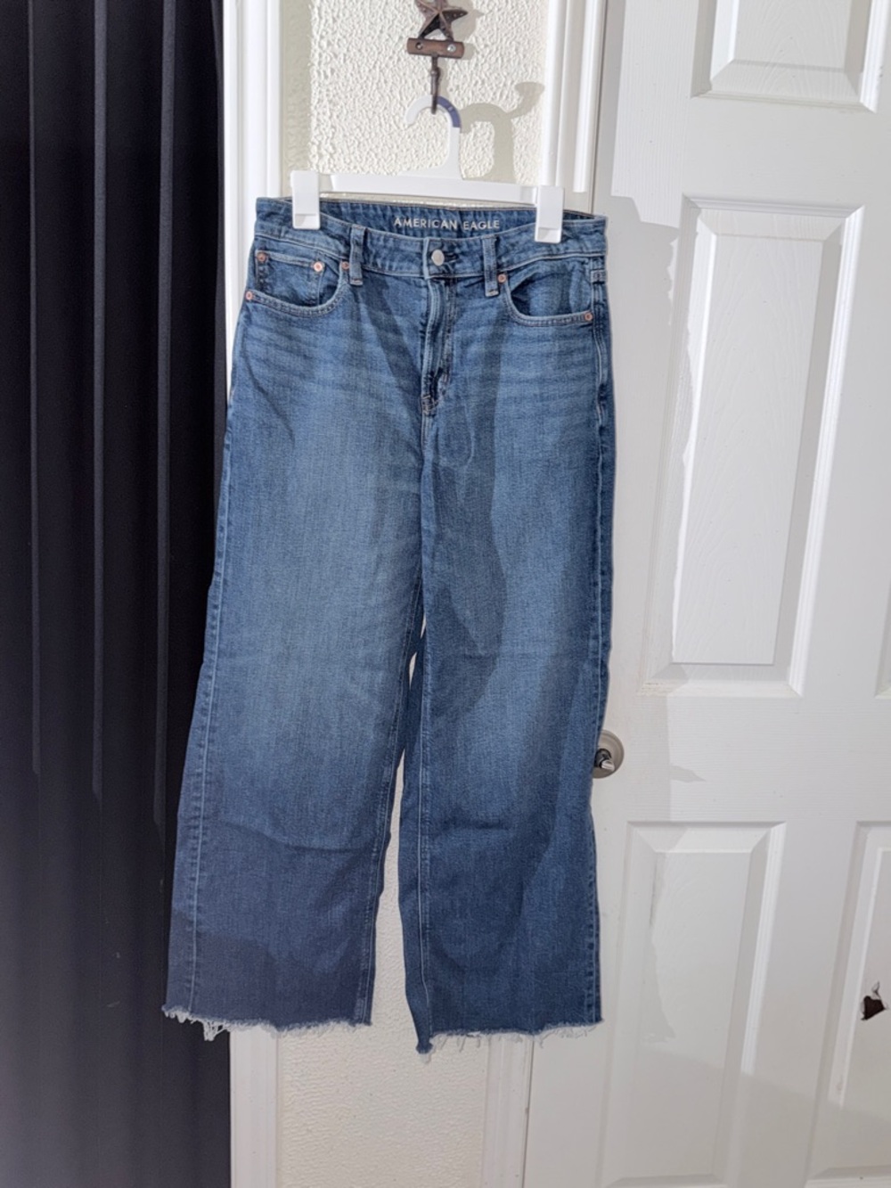 American Eagle High Rise Wide Leg Cropped Jeans Raw Hem Light Wash Size 6